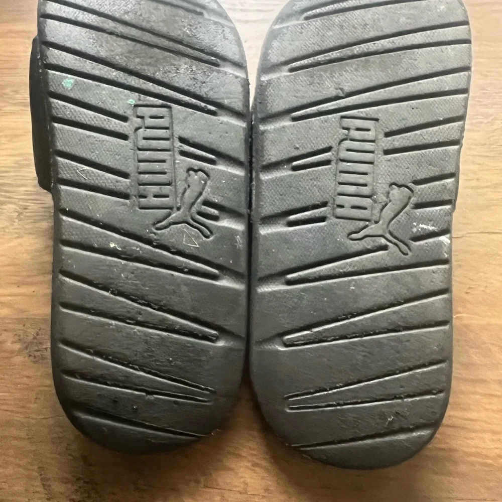 Puma Black and White Kids Sandals - Picture 3 of 3